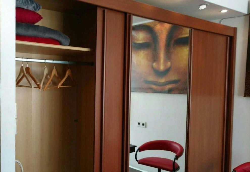 Sofia Zen - On Metro, Ultra Fast Wi-Fi Apartment Exterior photo